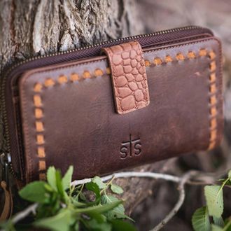 StS Ranchwear Womens Catalina Croc Chelsea Wallet In Brown