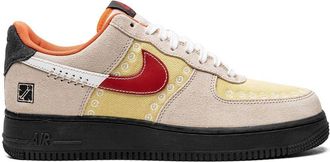 Nike Air Force 1 Low Somos Familia sneakers - unisex - Suede - 7.5 - Neutrals