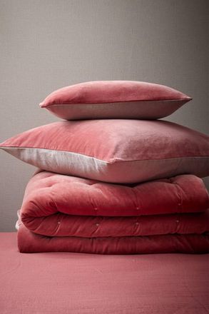 Christy Luxury Quilted Velvet Jaipur Throw in Dark Pink | Size: 140 cm x 200 cm