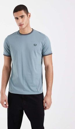 Fred Perry T-shirt azzurra con doppia riga a contrasto-Blu