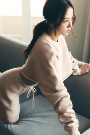 Alo | Extreme Cropped Pullover Top in Macadamia Beige, Size: Medium