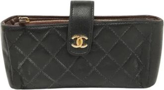 Chanel Pre-owned Wallets, female, Black, Size: ONE SIZE Pre-owned Quilted Leather Phone Clutch