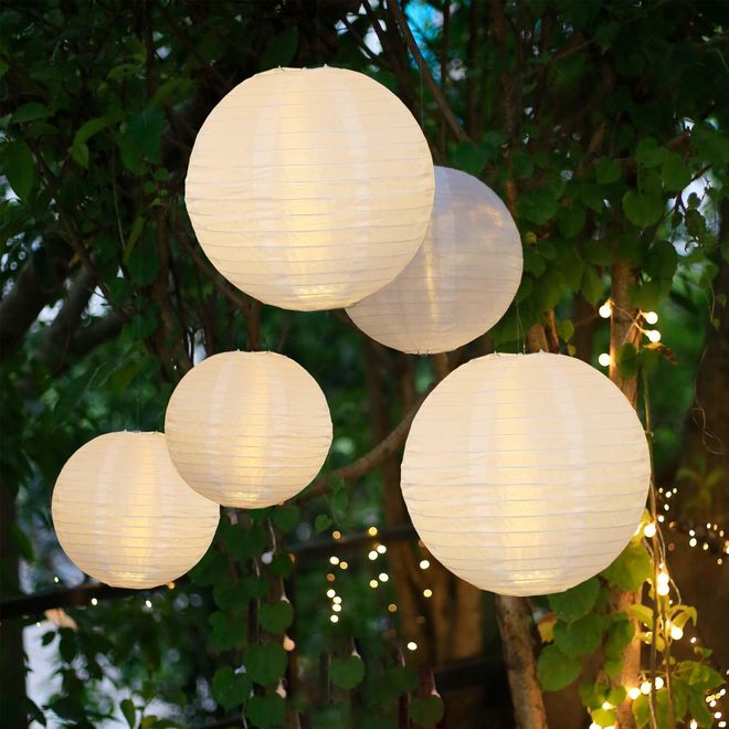 Hellum Hellum LED Lampion außen, weiß Nylon-Lampion mit Fernbedienung, warmweiß LED dimmbar, wetterfest Laterne 3x30cm Lampenschirm mit Unterwasserlicht batt ab 35,99 €