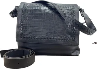 Bottega Veneta Black Messenger Bag (Pre-Owned)