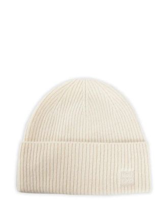 Toteme embroidered-logo ribbed beanie - women - Wool - One Size - Neutrals