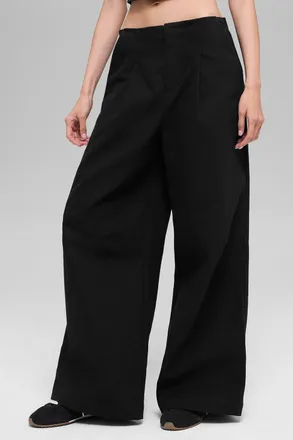 Alo | High-Waist Main Character Wide Leg Trouser in Black, Size: Small