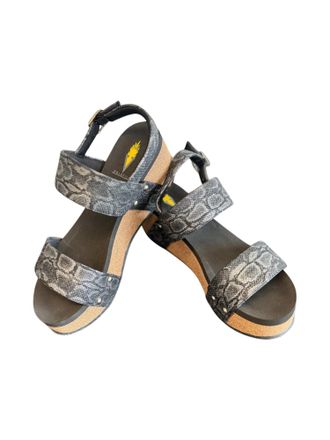 Very Volatile Summer Love Clogs In Black