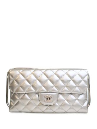 Chanel 2014 CC Metallic Quilted Patent Metal Handle clutch bag - women - Patent Leather - One Size - Silver