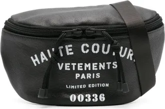 VETEMENTS logo-print leather belt bag - unisex - Calf Leather/Polyester - OS - Black