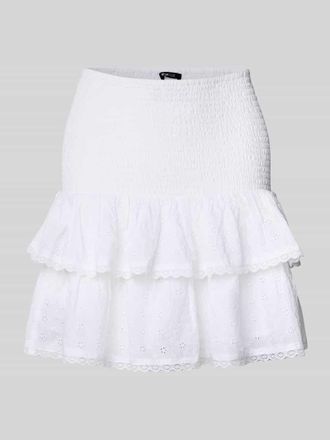 Gina Tricot Minirock mit Smok-Details im Stufen-Look in Ecru, Gr&ouml;&szlig;e L