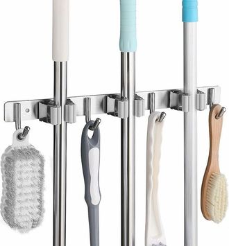 OEM Soporte De Pared Para Escobas De Acero Inoxidable, Con 3 Ranuras Y 4 Ganchos Para Cocina, Ba&ntilde;o, Garaje Y Jard&iacute;n, Color Gris, Gu.b/bon