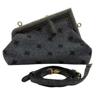 Fendi Fendi Kleine Fendi First Bag FF Karligraphy Flanel Schoudertas in Grijs Wol