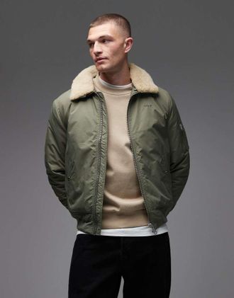 Schott NYC Giacca imbottita corta verde salvia e beige con colletto in pelliccia sintetica, tasca con zip e logo applicato