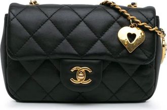 Chanel Borsa a tracolla Heart Charms mini rettangolare in pelle di agnello trapuntata con battente 2021-2024 - Nero