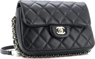 Chanel My Precious Pearls Chain Flap Bag Quilted Lambskin Medium crossbody bag - Zwart