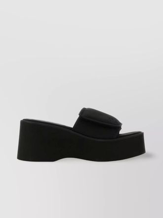 Courr&egrave;ges stretch sandals