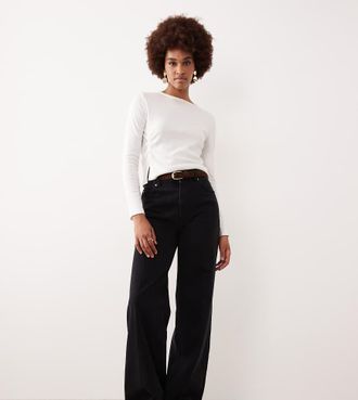 Asos Tall ASOS DESIGN Tall - Jeans a fondo ampio neri con pieghe sul davanti e cintura-Nero