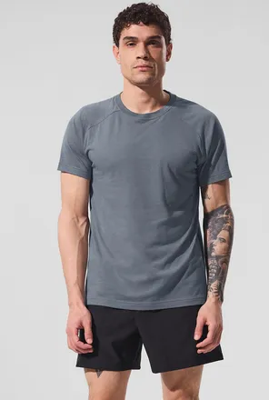 Alo | Triumph Raglan T-Shirt in Steel Grey, Size: Medium
