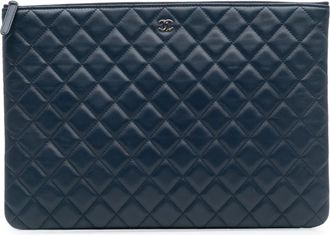 Chanel 2016-2017 Large Quilted Lambskin O Case clutch bag - Blue