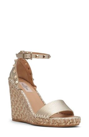 Valentino Garavani Rockstud Metallic Espadrille Wedge Sandal in Platinum at Nordstrom, Size 41