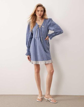 Vero Moda Vestito corto blu e bianco a quadretti allacciato sul davanti