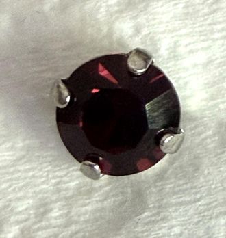 Mariana Womens Studs Earrings In Burgundy