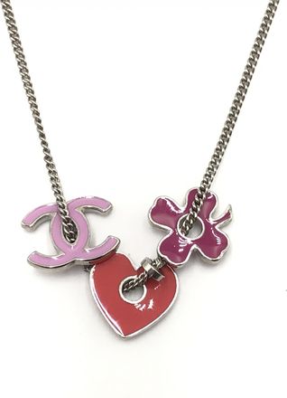 Chanel Vintage Heart And Charms Pendant Womens Necklace (Pre-Owned)