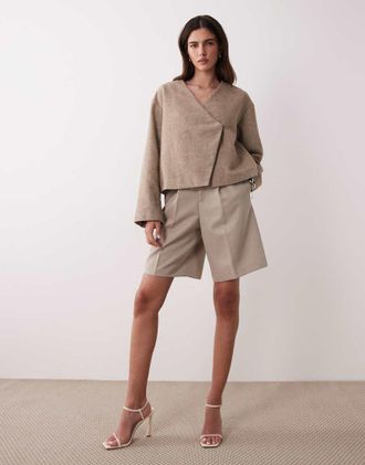 Vero Moda Giacca corta con chiusura asimmetrica color cocco tostato-Marrone