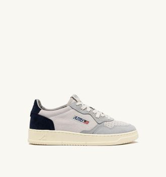 Autry MEDALIST LOW SNEAKERS IN LOFT GRAY AND SPACE BLUE SUEDE