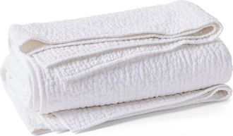 Coyuchi Pebbled Handstitched Organic Cotton Quilt in Alpine White at Nordstrom, Size King