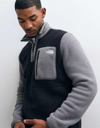 The North Face Yumiori con zip a quarto nero e grigio