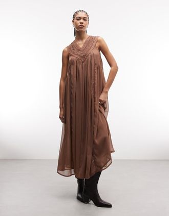 Reclaimed Vintage Vestito midi marrone con colletto in pizzo