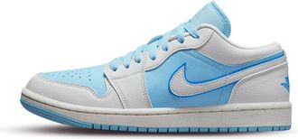 Nike Jordan Classic Low Top Sneaker IJsblauw - Dames - Fitnessschoenen - Blauw - 37 1/2 EU - Fitness