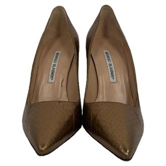 Manolo Blahnik Manolo Blahnik BB Pump met Spitse Neus in Bronzen Slangenleer
