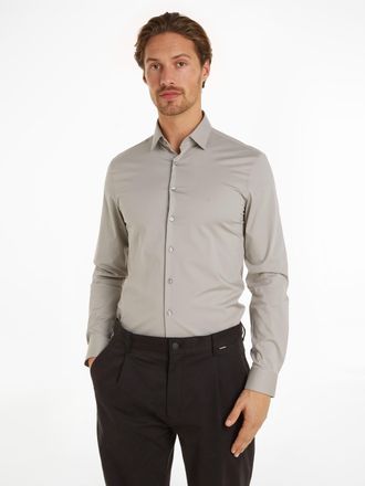 Calvin Klein POPLIN STRETCH SLIM SHIRT mit Kentkragen, Logoprint auf Brusth&ouml;he