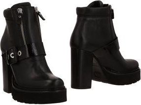 Vic Mati&eacute; FOOTWEAR - Ankle boots sur YOOX.COM