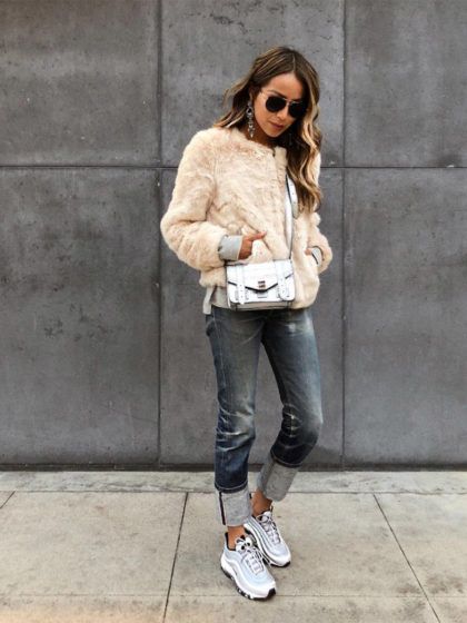 ¡Compra unas sneakers blancas de rebajas y combínalas con todo!