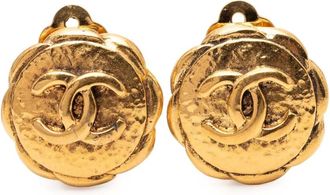 Chanel 1970-1980 CC Gold Plated Round Clip on Earrings costume earrings - Oro
