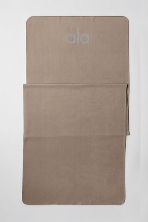 Alo | Grounded No-Slip Mat Towel in Gravel