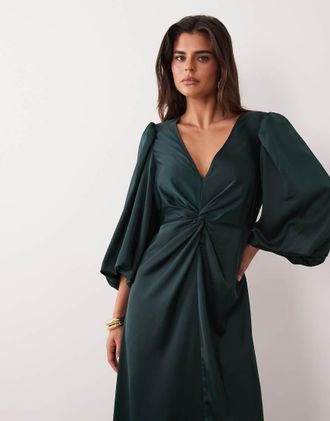 Vero Moda vestito midi in satin verde scuro con davanti annodato e maniche a volume