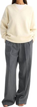 R&oacute;he Classic V Neck Jumper In Off White