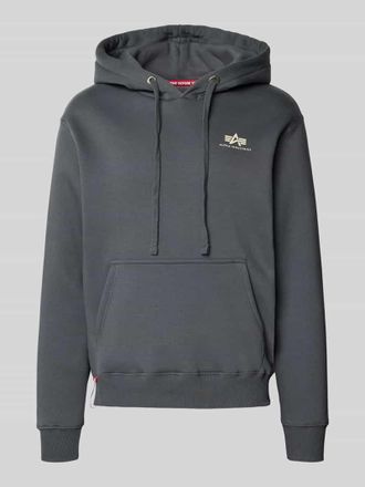 Alpha Industries Alpha Industries Hoodie mit Logo und K&auml;nguru-Tasche in Anthrazit, Gr&ouml;&szlig;e XL