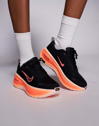 Nike Vomero Plus - Sneakers nere e rosse-Nero