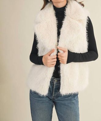 Mustard Seed Curly Textured Faux Fur Vest In Ecru