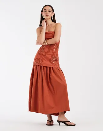 Asos Vestito lungo a fascia color ruggine con ricami floreali-Arancione