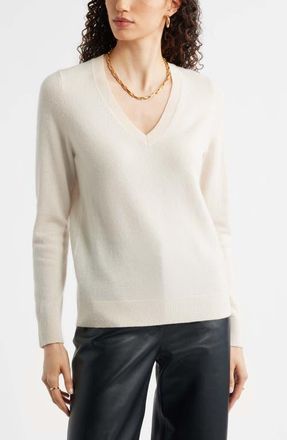 Nordstrom V-Neck Cashmere Sweater in Beige Beach at Nordstrom, Size X-Small