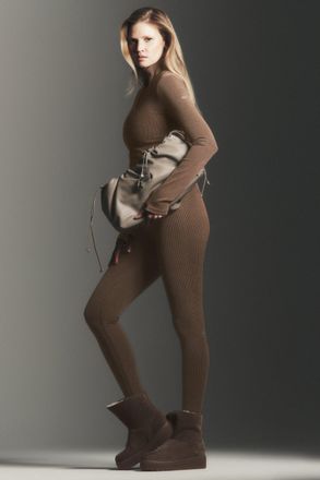 Alo | Seamless High-Waist Two Tone Rib Legging in Java Brown, Size: Medium