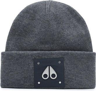 Moose Knuckles LARGE LOGO BEANIE Size: OS, colour: CEMENT
