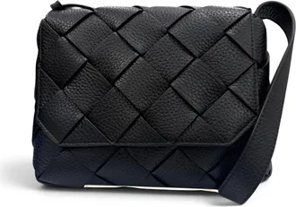 Bottega Veneta Black Leather Shoulder Bag (Pre-Owned)