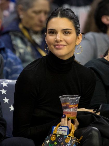 Questo è il capo basic preferito da Emrata e Kendall che anche tu devi avere